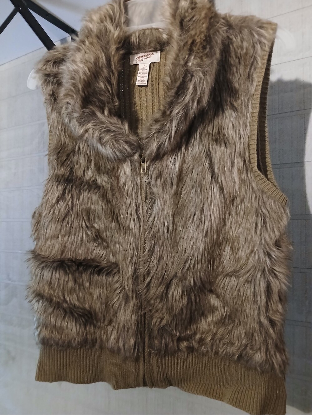 Arizona Jean Company Size JR XL. Faux Fur Zip-Front Vest - Brown.   FF#452
